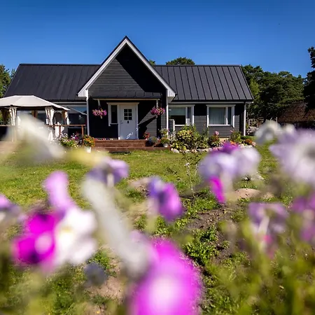 Prangli kodumajutus * Idaotsa